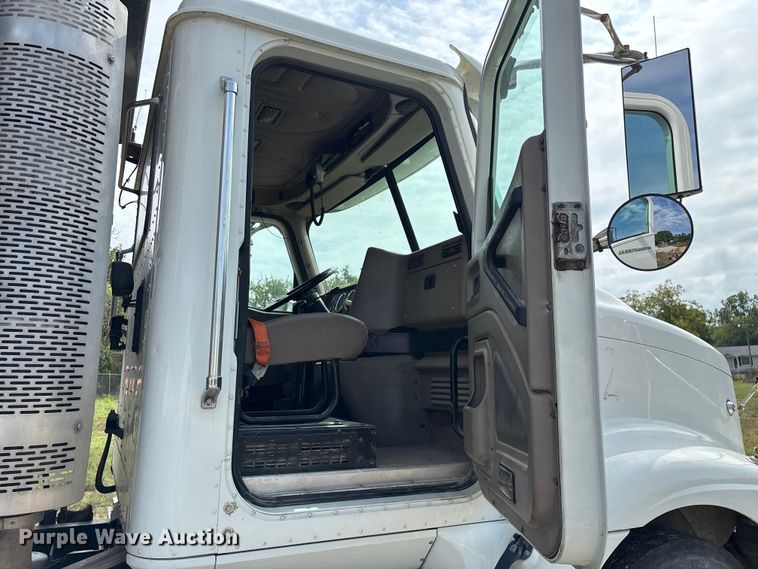 image for item EN5625 2009 International 9200i dump truck