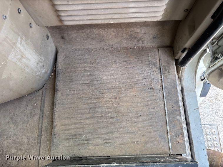 image for item EN5625 2009 International 9200i dump truck