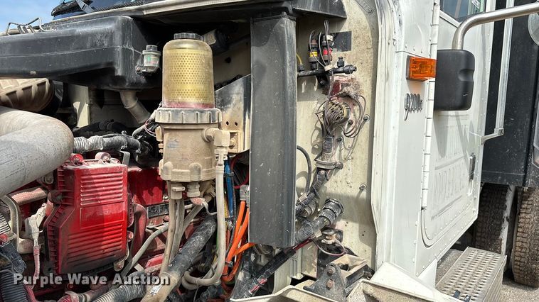 image for item EN5625 2009 International 9200i dump truck