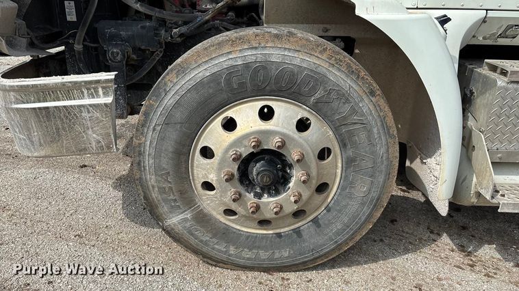 image for item EN5625 2009 International 9200i dump truck