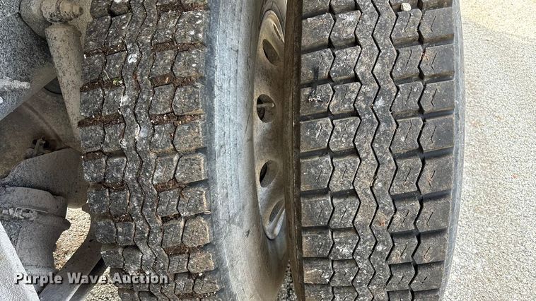 image for item EN5625 2009 International 9200i dump truck