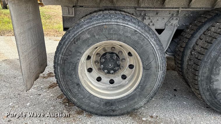 image for item EN5625 2009 International 9200i dump truck