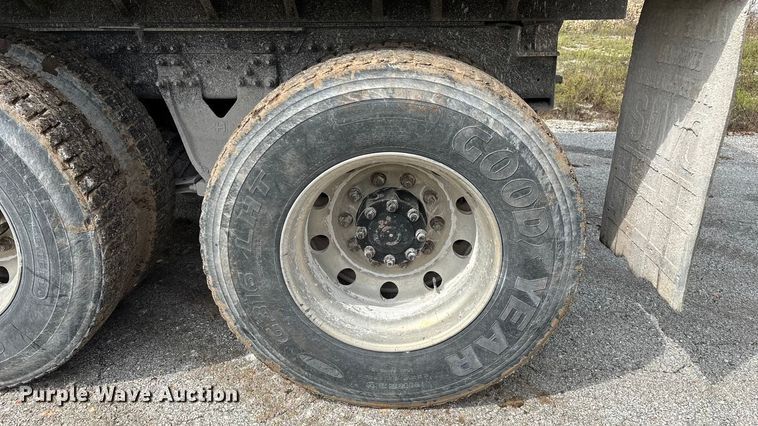 image for item EN5625 2009 International 9200i dump truck