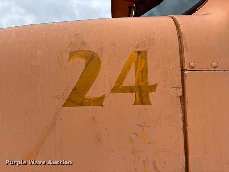 image for item EN5626 1992 International 9400 semi truck