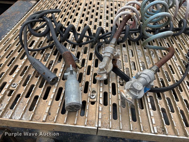 image for item EN5626 1992 International 9400 semi truck