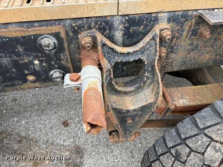 image for item EN5626 1992 International 9400 semi truck