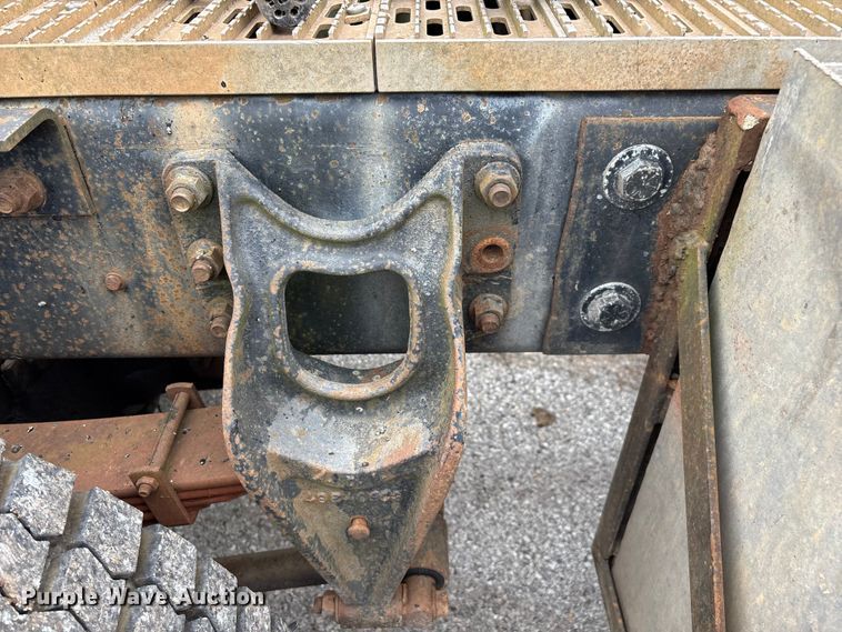 image for item EN5626 1992 International 9400 semi truck