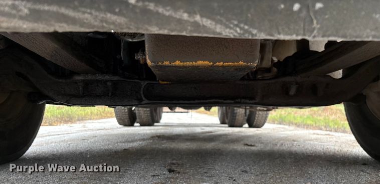 image for item EN5626 1992 International 9400 semi truck