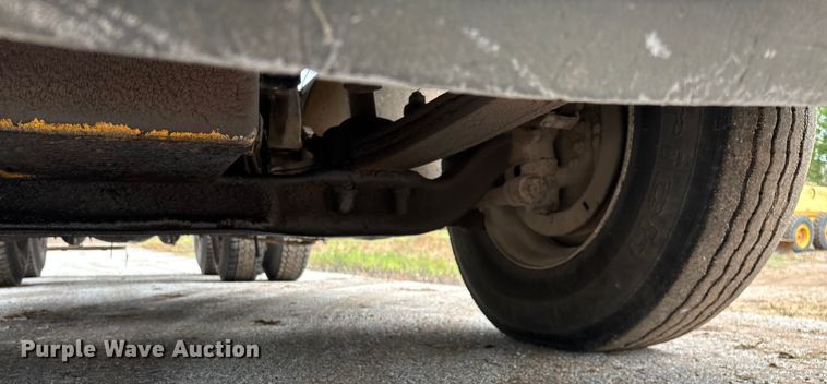 image for item EN5626 1992 International 9400 semi truck