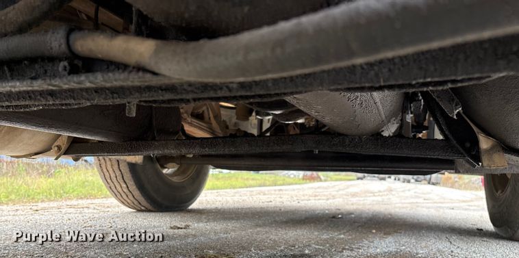 image for item EN5626 1992 International 9400 semi truck