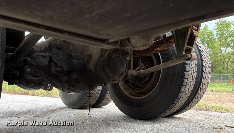 image for item EN5626 1992 International 9400 semi truck