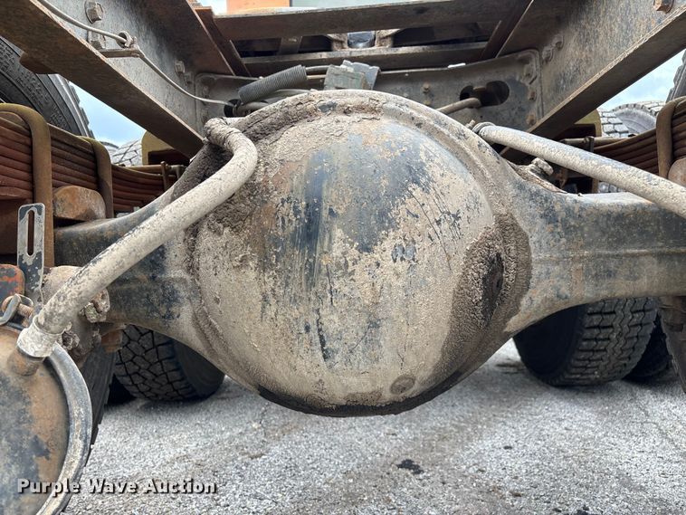 image for item EN5626 1992 International 9400 semi truck