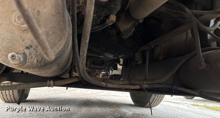 image for item EN5626 1992 International 9400 semi truck