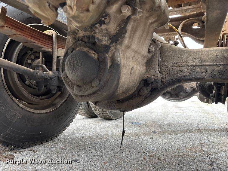 image for item EN5626 1992 International 9400 semi truck