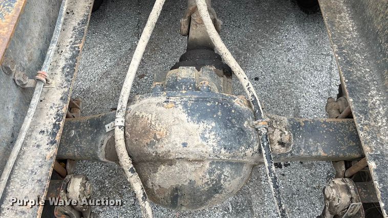 image for item EN5626 1992 International 9400 semi truck