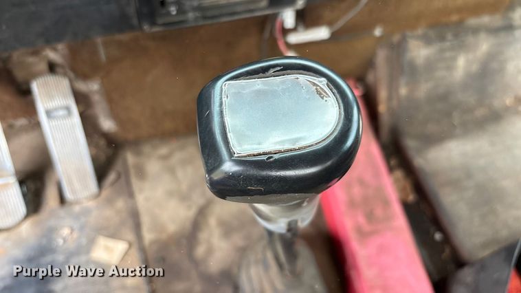 image for item EN5626 1992 International 9400 semi truck