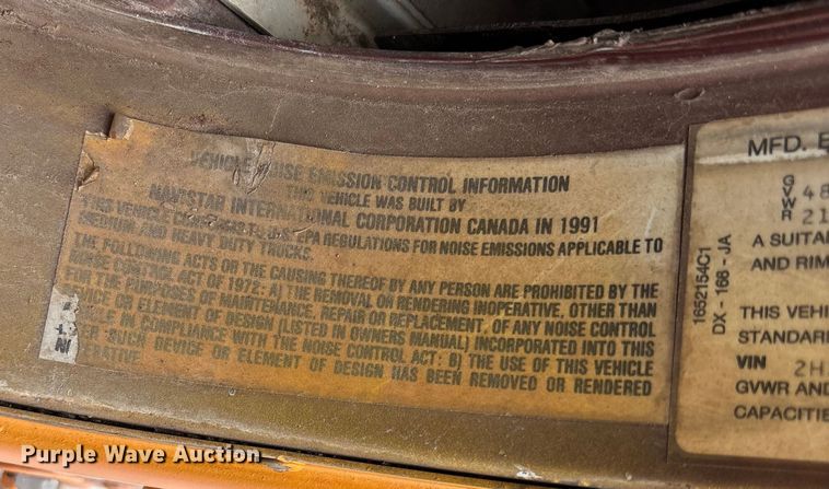 image for item EN5626 1992 International 9400 semi truck