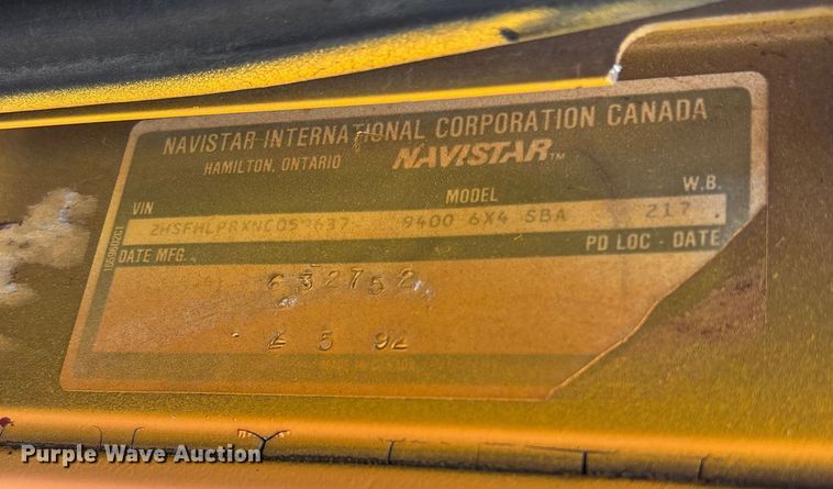 image for item EN5626 1992 International 9400 semi truck