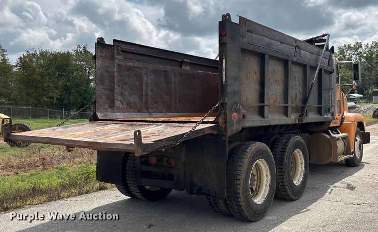 image for item EN5628 1994 Freightliner FLD  dump truck