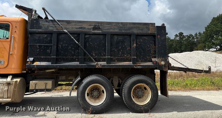 image for item EN5628 1994 Freightliner FLD  dump truck