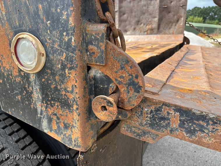 image for item EN5628 1994 Freightliner FLD  dump truck