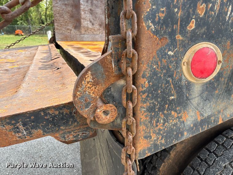 image for item EN5628 1994 Freightliner FLD  dump truck