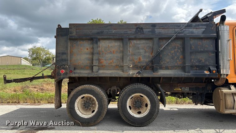 image for item EN5628 1994 Freightliner FLD  dump truck