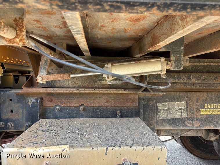 image for item EN5628 1994 Freightliner FLD  dump truck