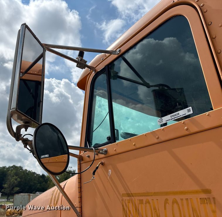 image for item EN5628 1994 Freightliner FLD  dump truck