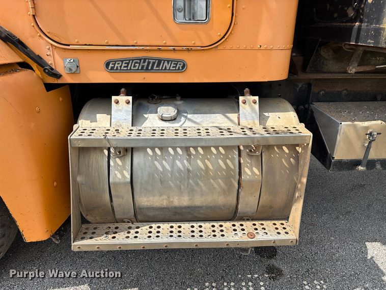 image for item EN5628 1994 Freightliner FLD  dump truck