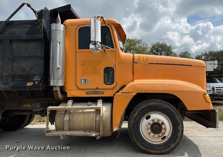 image for item EN5628 1994 Freightliner FLD  dump truck