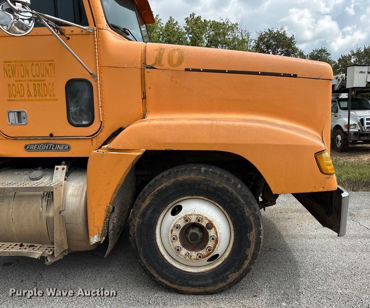 image for item EN5628 1994 Freightliner FLD  dump truck