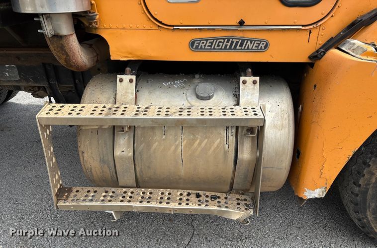 image for item EN5628 1994 Freightliner FLD  dump truck