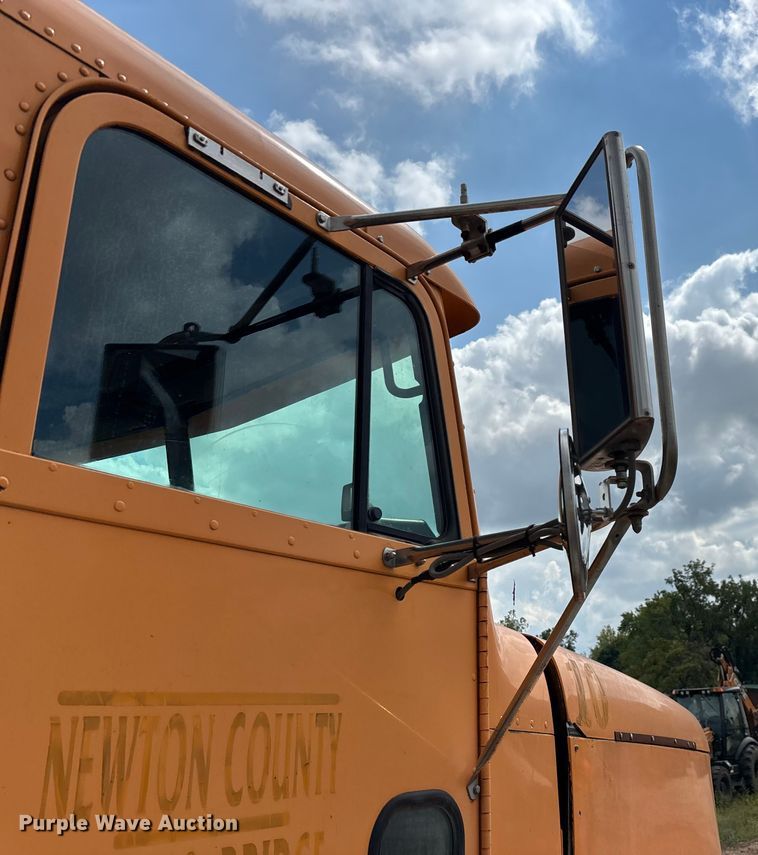 image for item EN5628 1994 Freightliner FLD  dump truck