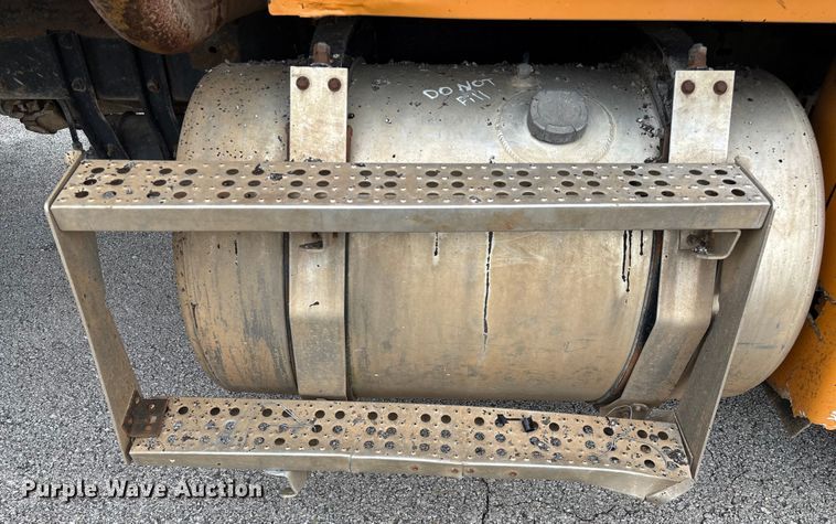 image for item EN5628 1994 Freightliner FLD  dump truck