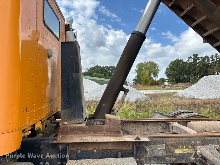 image for item EN5628 1994 Freightliner FLD  dump truck