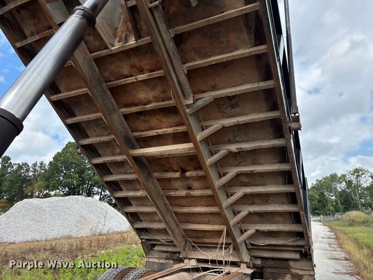 image for item EN5628 1994 Freightliner FLD  dump truck