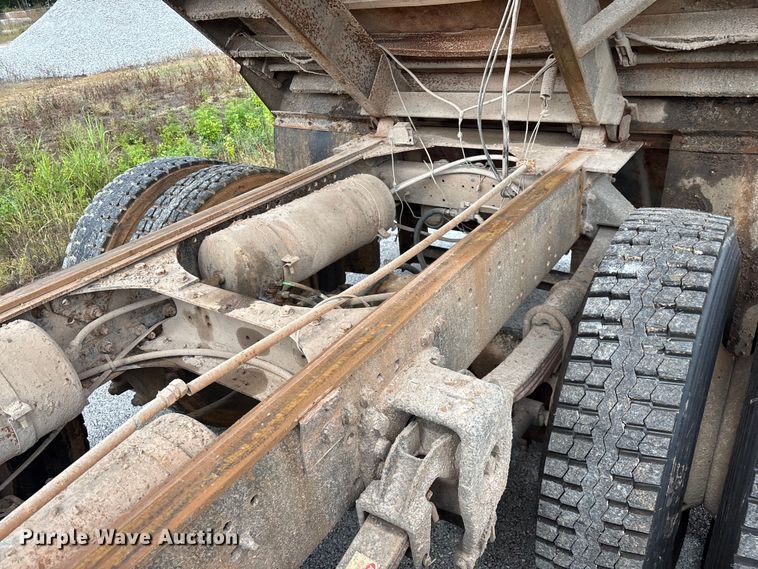 image for item EN5628 1994 Freightliner FLD  dump truck