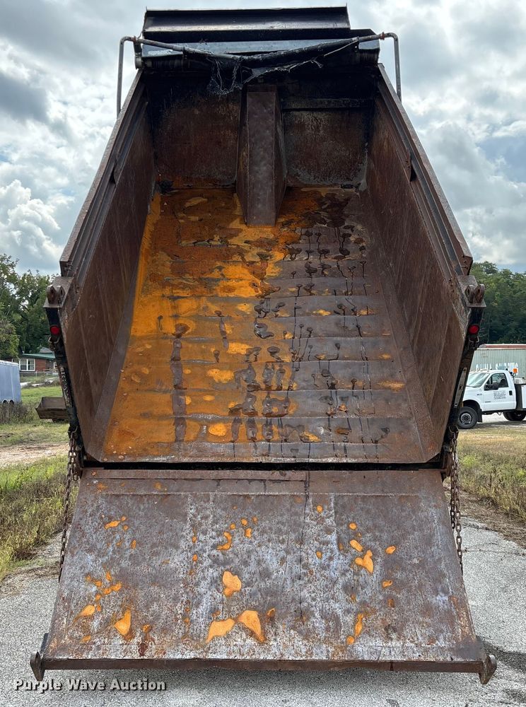 image for item EN5628 1994 Freightliner FLD  dump truck