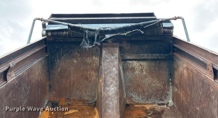 image for item EN5628 1994 Freightliner FLD  dump truck