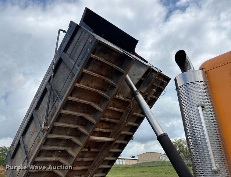 image for item EN5628 1994 Freightliner FLD  dump truck