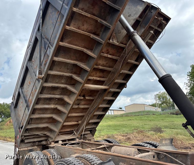 image for item EN5628 1994 Freightliner FLD  dump truck