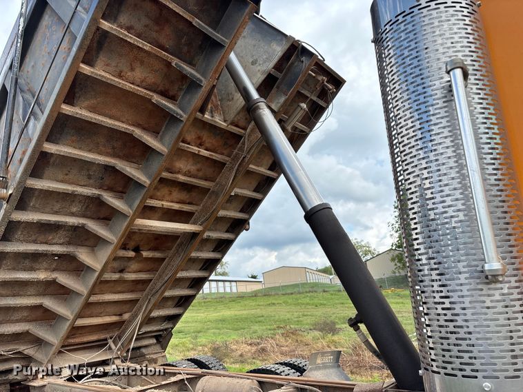 image for item EN5628 1994 Freightliner FLD  dump truck