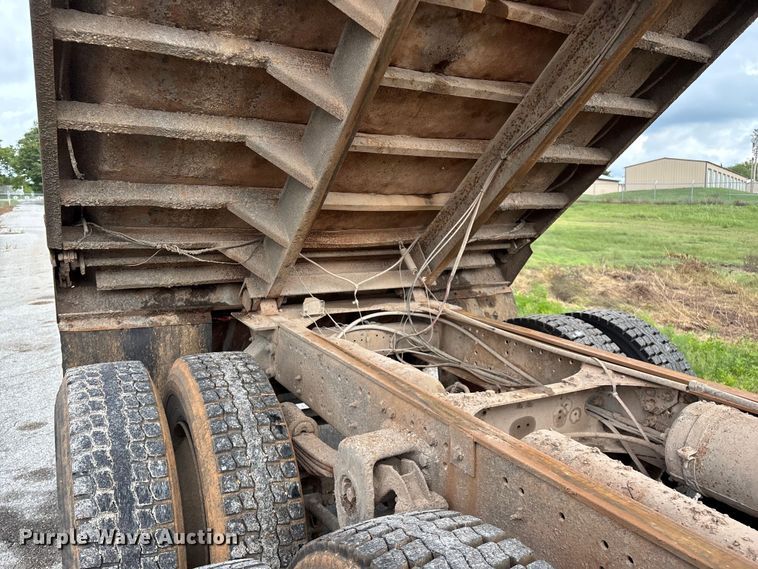 image for item EN5628 1994 Freightliner FLD  dump truck