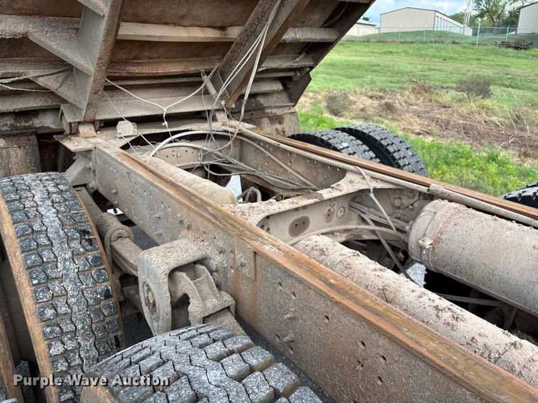 image for item EN5628 1994 Freightliner FLD  dump truck