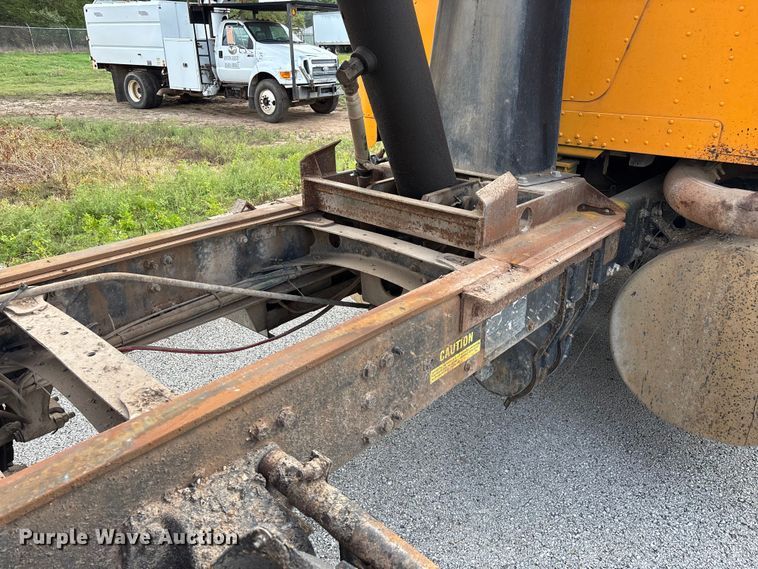 image for item EN5628 1994 Freightliner FLD  dump truck