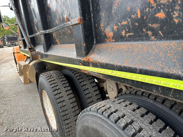 image for item EN5628 1994 Freightliner FLD  dump truck