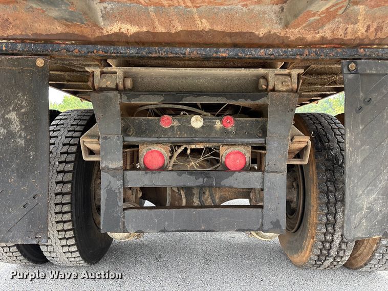 image for item EN5628 1994 Freightliner FLD  dump truck