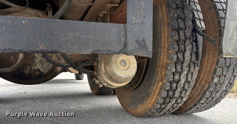 image for item EN5628 1994 Freightliner FLD  dump truck