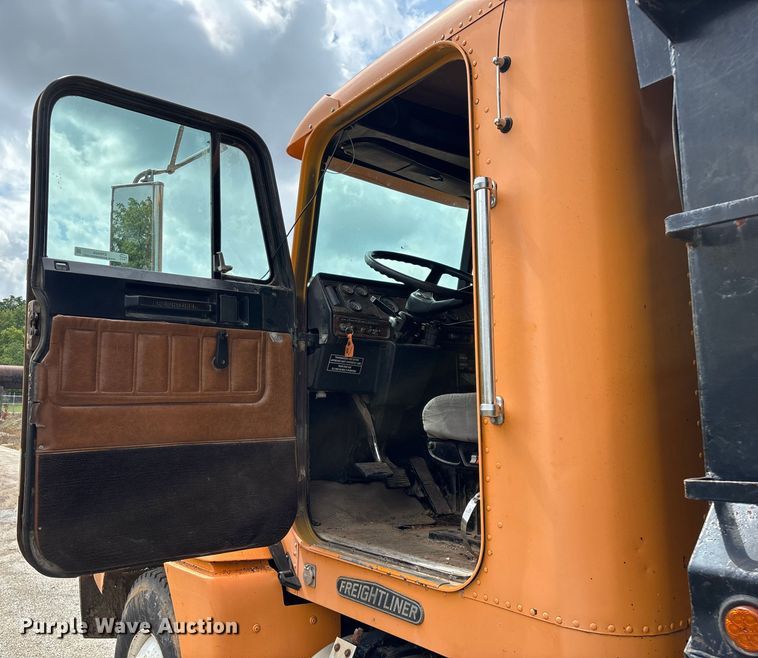 image for item EN5628 1994 Freightliner FLD  dump truck